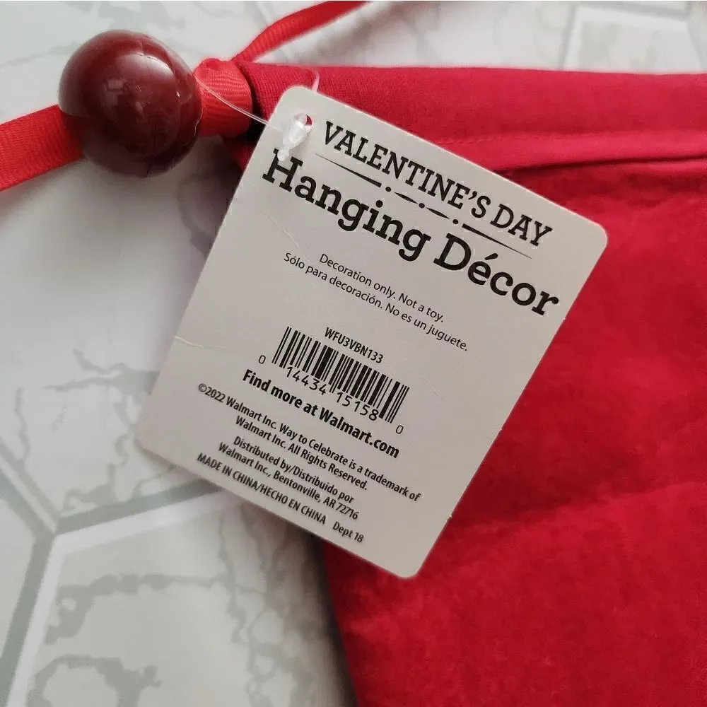 Nwt Valentine's Day Table Runner and Be Kind Banner bundle. NWT